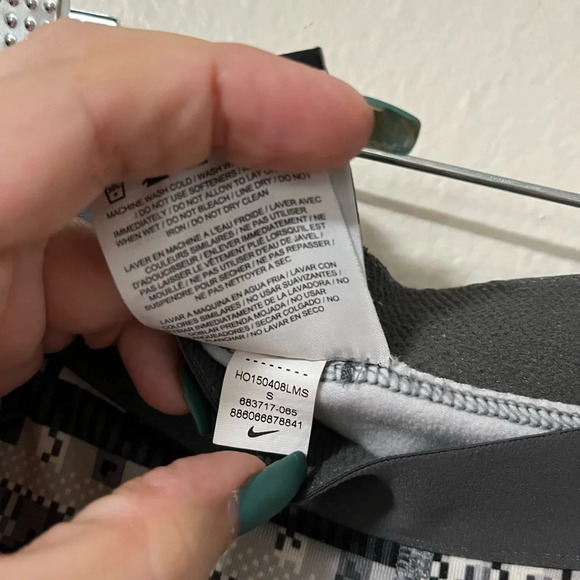 Nike Pro Dri-Fit ultra Warm training Gray White 8-Bit Leggings Women size Small - Picture 8 of 8